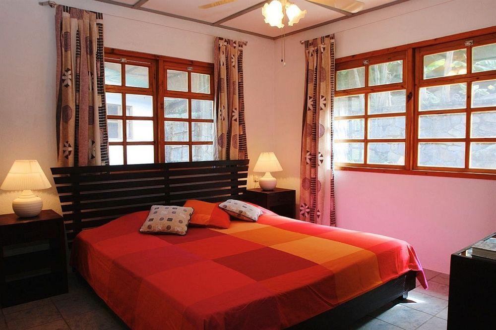 Southpointchalets Takamaka Екстериор снимка