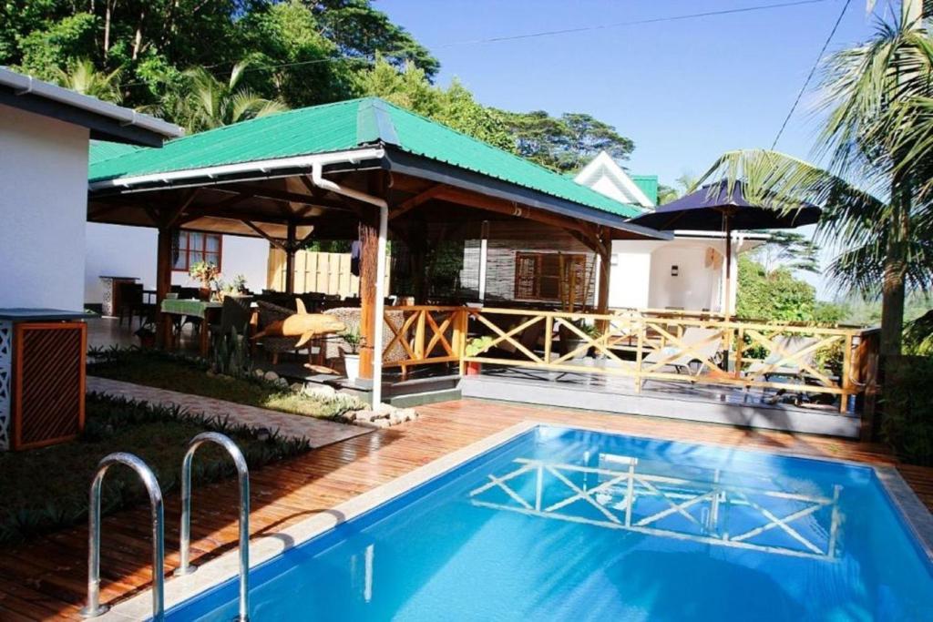 Southpointchalets Takamaka Екстериор снимка